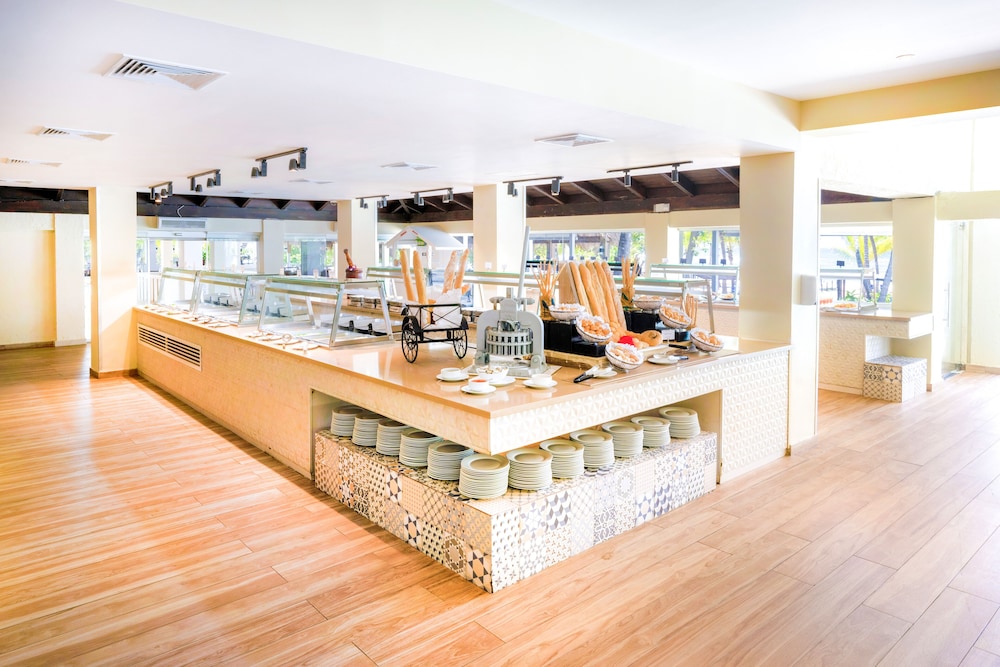 Coral Costa Caribe Beach Resort - All Inclusive - Property Image 98