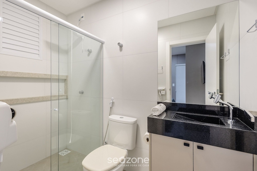 Your Exclusive Stay With Pool and Jacuzzi Just 500 Meters From the Beach - ELF