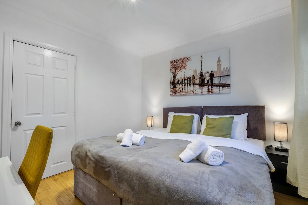 Modern 4 Bedroom Hse Garden in Feltham