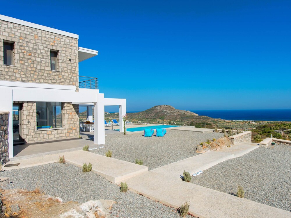 Villa in Rhodes With Infinity Pool photo 1