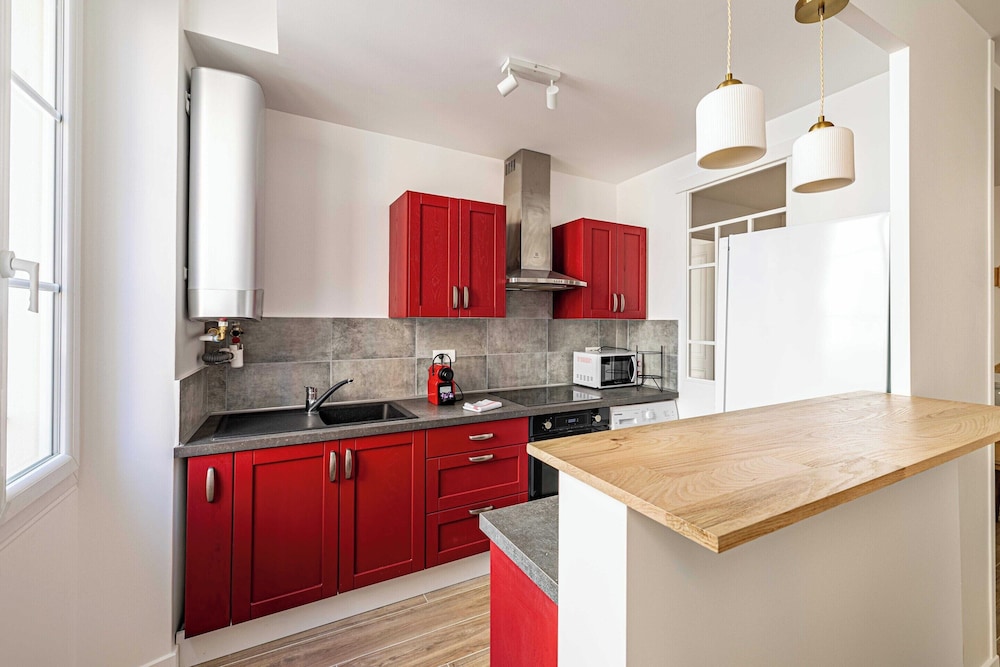Beautiful T2 in the Heart of Suquet - 5min Beach view 5