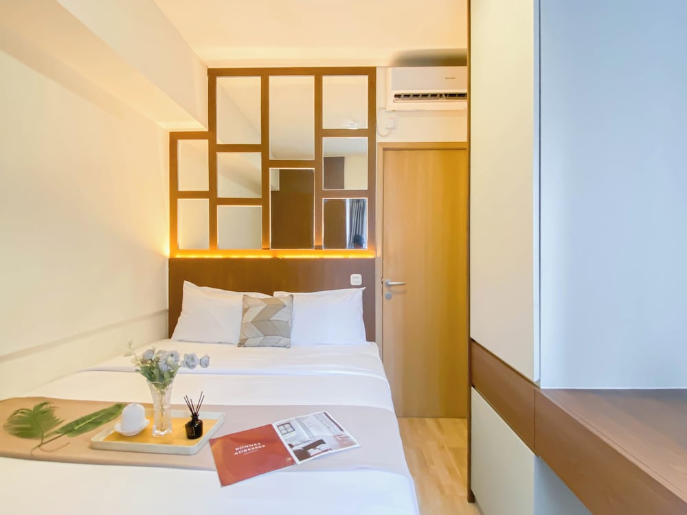 Modern Look And Restful 3Br At Meikarta Apartment