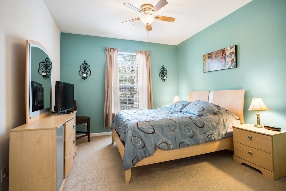 Resort Condo W/ Amenities Near Disney Parks 2 Bedroom Condo