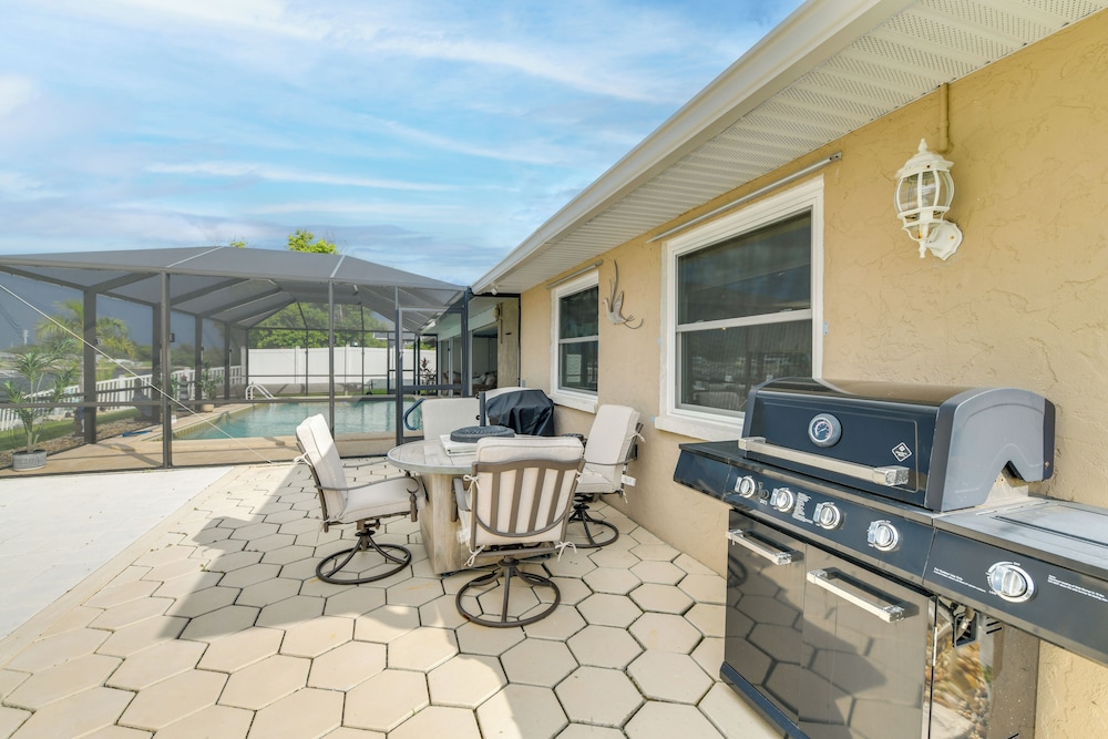 Fish, Swim & Relax: Canal-front Port Charlotte Gem