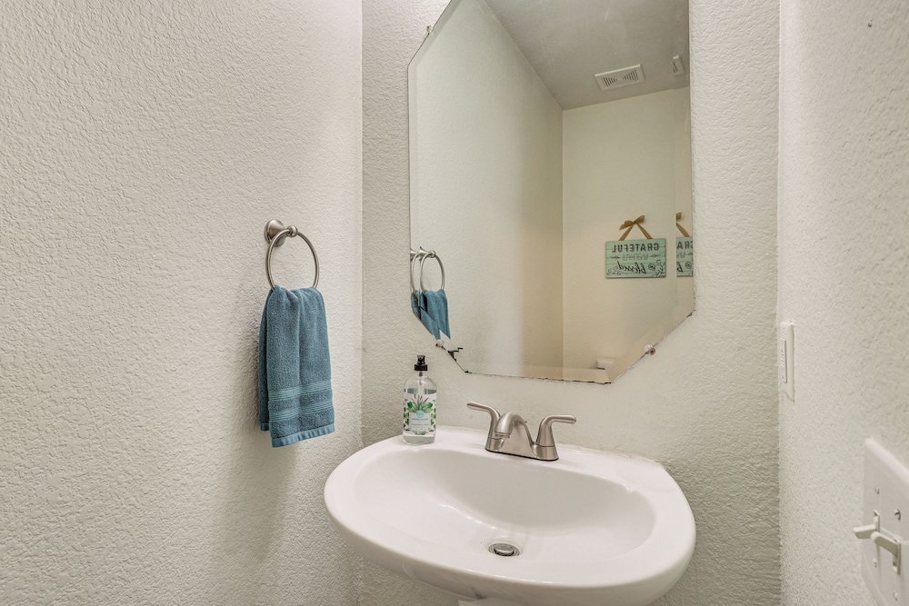 17 Mi to Dtwn Austin: Family Home w/ Patio!