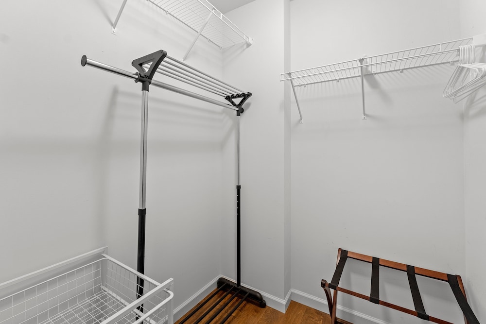 Modern Home W/garage Near SLU JZ Vacation Rentals