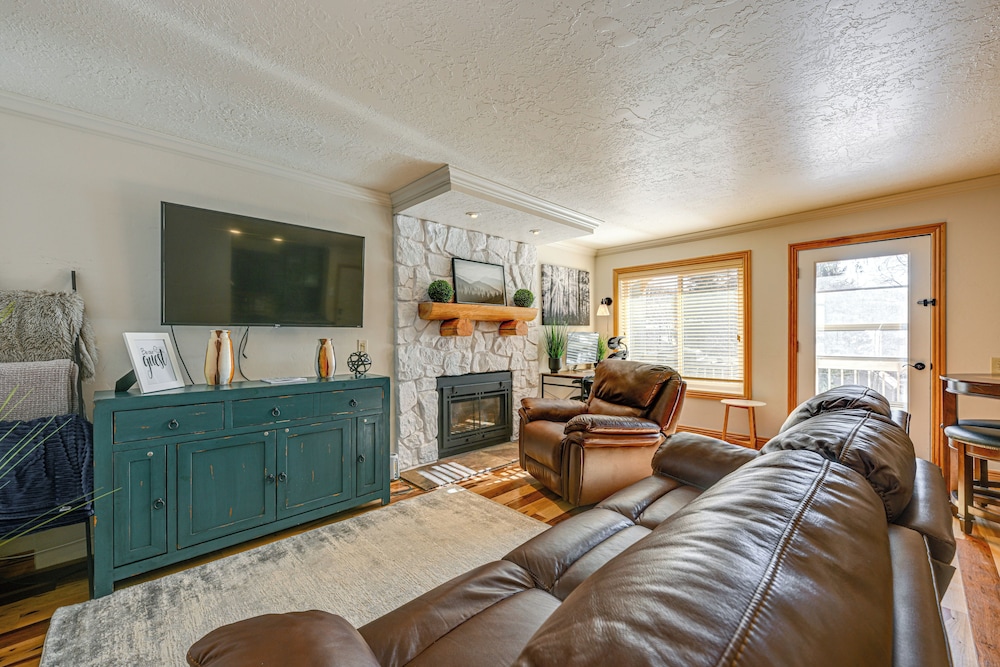 Walk to Giant Steps: Mtn Retreat w/ Hot Tub Access