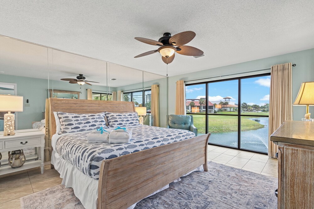 One More Round! 3BR 3BA Sleeps 10! 11 Pools! Golf Courses! Tennis Courts!