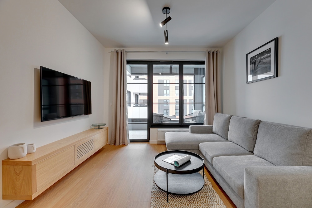 Doki Living - Foodhall & Parking by Downtown Apartments