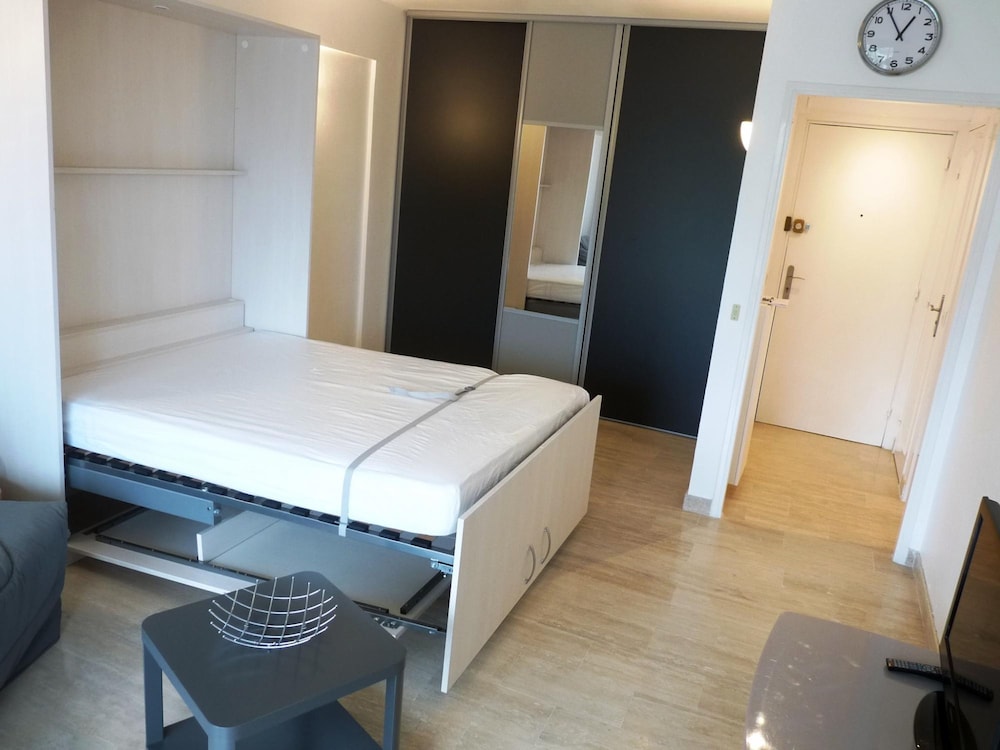Spacious Studio in the Center of Cannes Nice Terrace Easy Walk to the Croisette and Palais - 1923