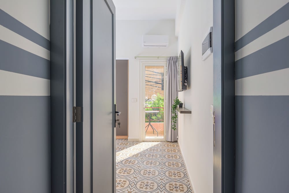 Stairway - Cozy Studios In Mar Mikhael