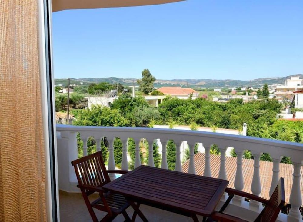 Golden Rose Suites