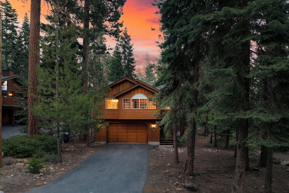 Tahoe Vista by Avantstay Central Location + Patio