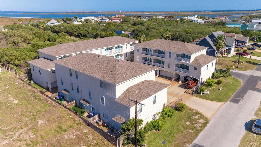 Coastal Townhouse TX Retreat!