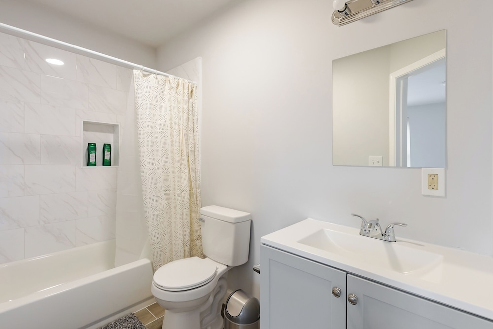 Chic & Cozy Philly Stay in City Center
