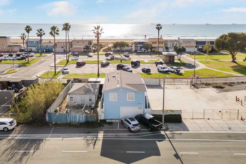 Walk to the Sand! Ocean Views, Balcony & Parking Sunset Surf