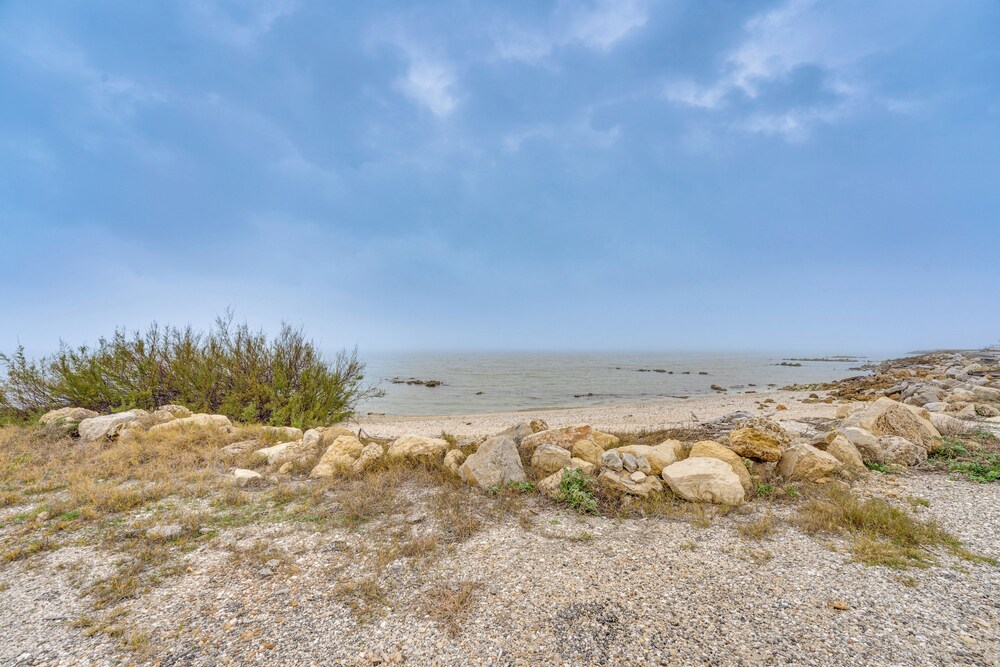 Gulf Coast Cottage w/ Beach Access: Fish & Paddle!