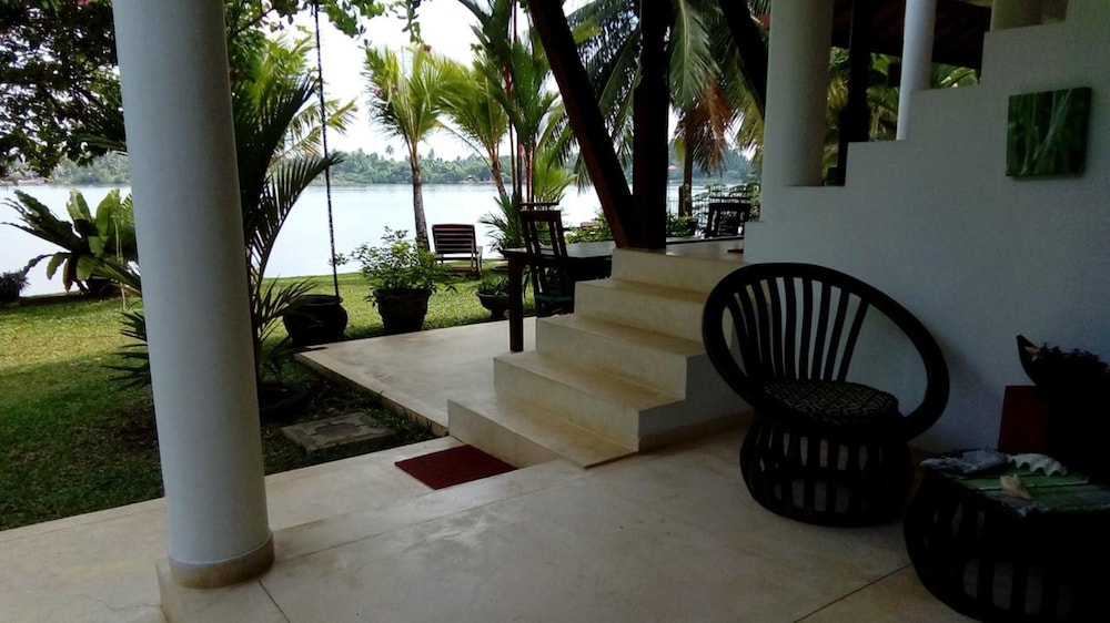 River shadow villa