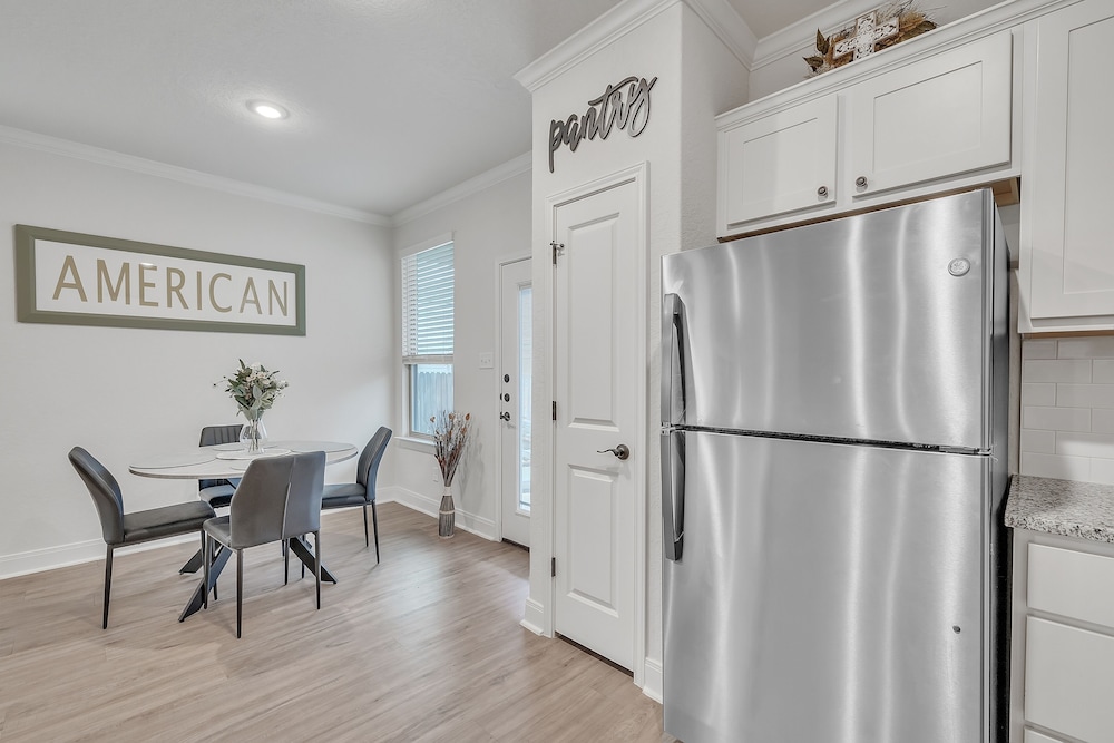 Modern 3br In Gated Community Near Jbsa & Seaworld 3 Bedroom Duplex