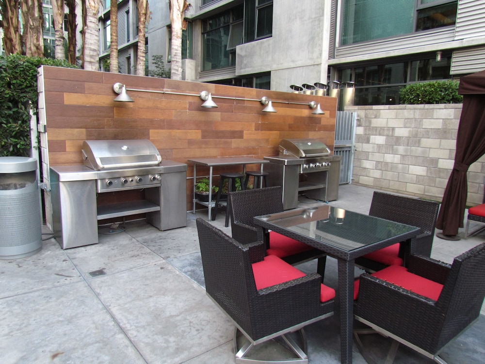 Luxury Loft Next to Staples Center