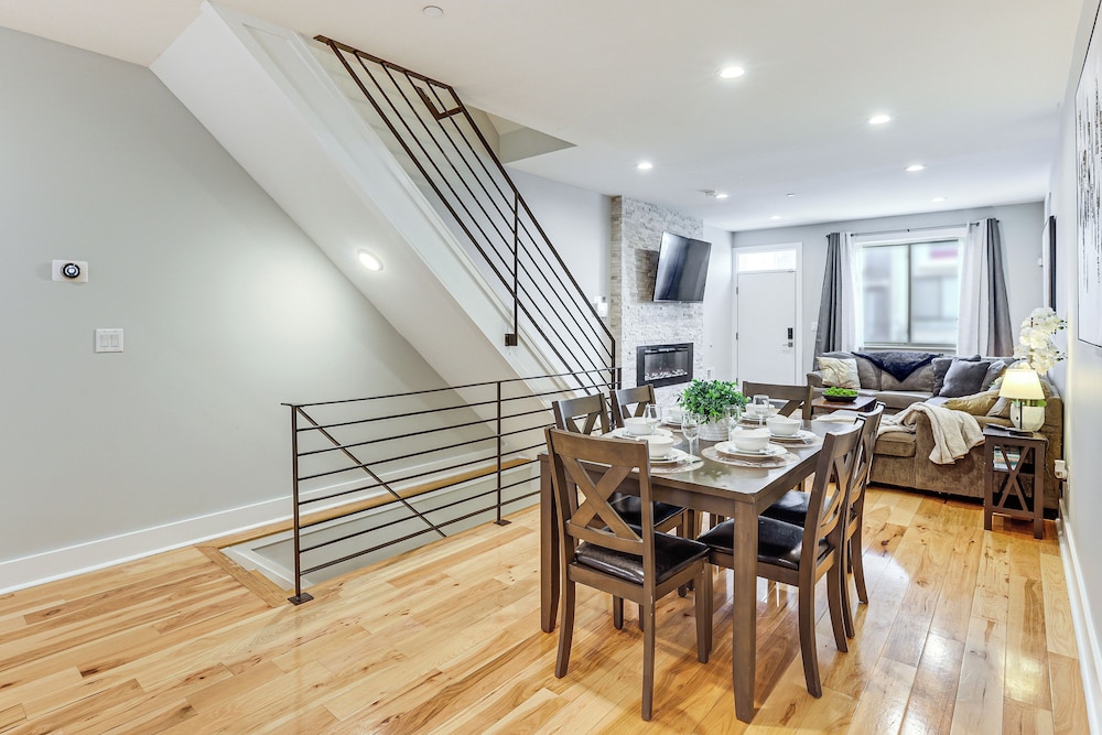 Modern Philly Oasis w/ Rooftop Deck & Game Lounge