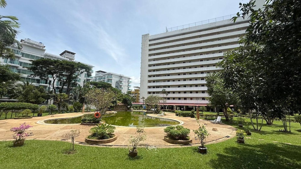 Palace - Spacious 1 Bedroom Condo With Shared Pool