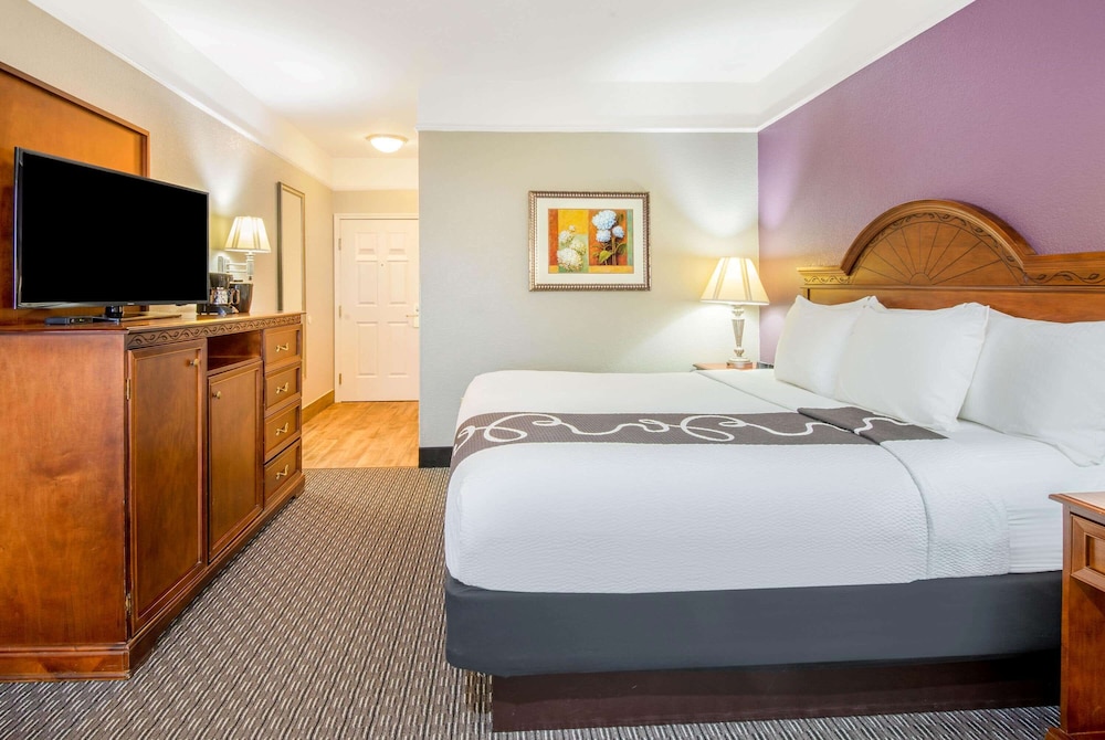 Gainesville Vacations - La Quinta Inn  Suites by Wyndham Gainesville - Property Image 25