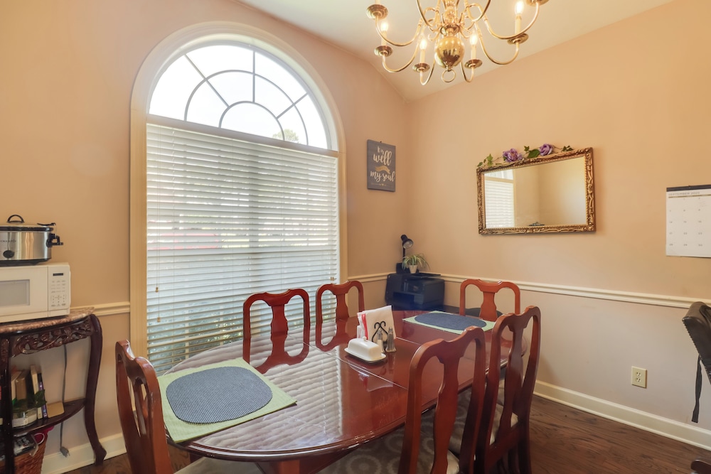 Spacious Suburban Home w/ Pool Access in Ridgeland