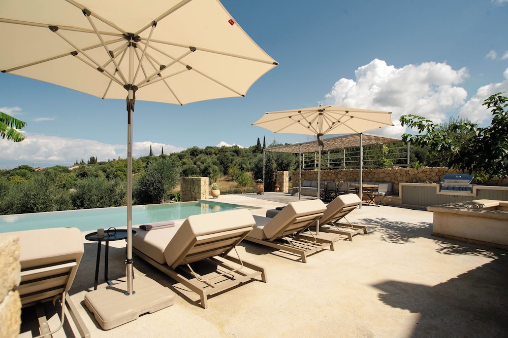 Kukutseli Country Living by White Dream