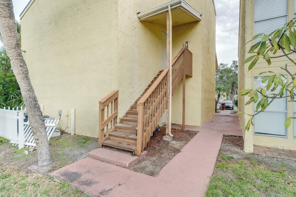 Quaint Sarasota Condo: 4 Mi to Siesta Key Beach! view 3