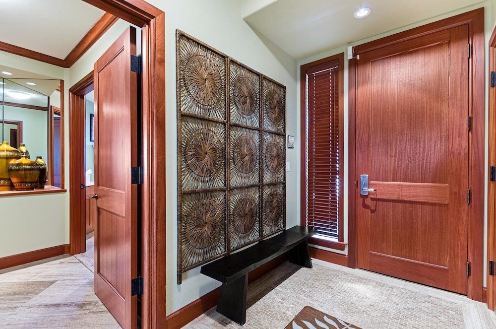 Hawaiian Unit Nearby Beaches, Restaurants, & Shopping - Vrkcv