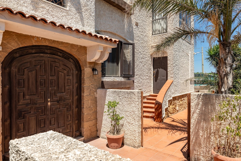 Casa Matilde Vista Mare con Piscina by Wonderful Italy