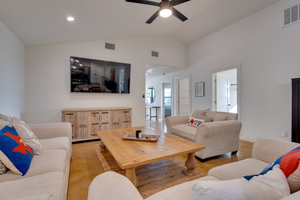 Getaway w/ Fire Pit 5 Mi to Pedernales River! - Property Image 31
