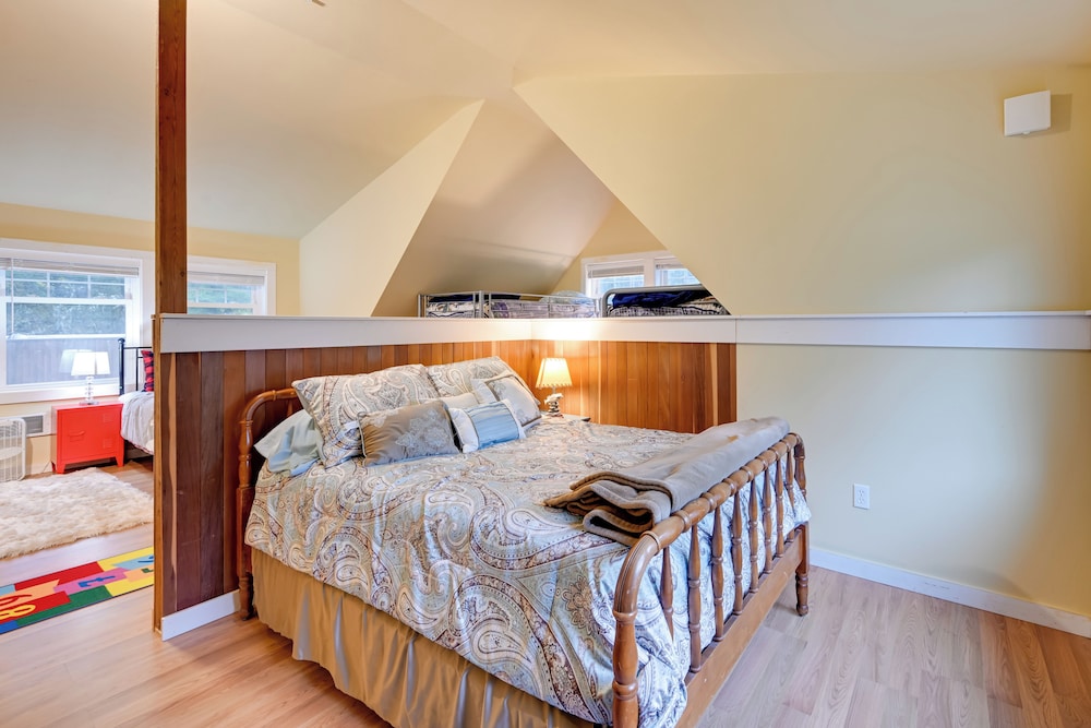 Ski, Fish & Explore: Packwood Home w/ Sauna!