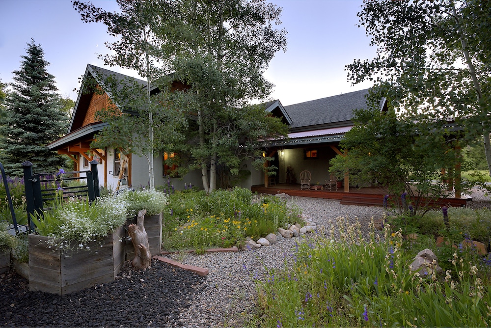 Mariposa Lodge B&B
