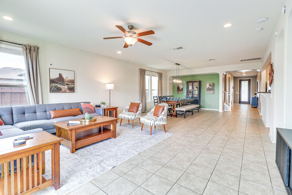 10 Mi to Dtwn Austin: Family Home w/ Communal Pool