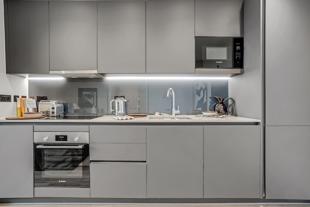 Chic One-bedroom Apartment Near Stratford