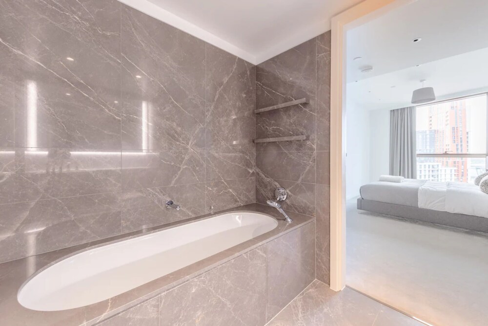 Luxurious 2BD Flat by the River Near Vauxhall
