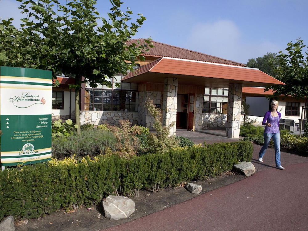 Bungalow in a Holiday Park Near Maastricht view 3