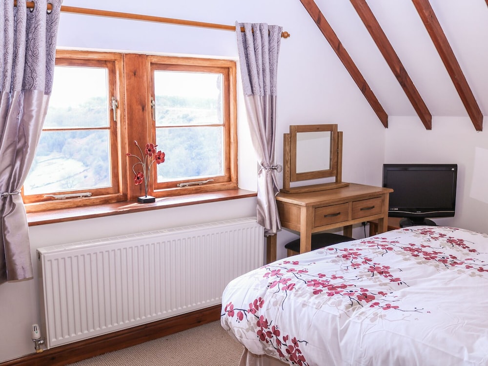 Shire Cottage at Top Butterley Farm view 4