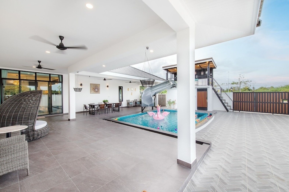 Full moon Bay hua hin Cha-am