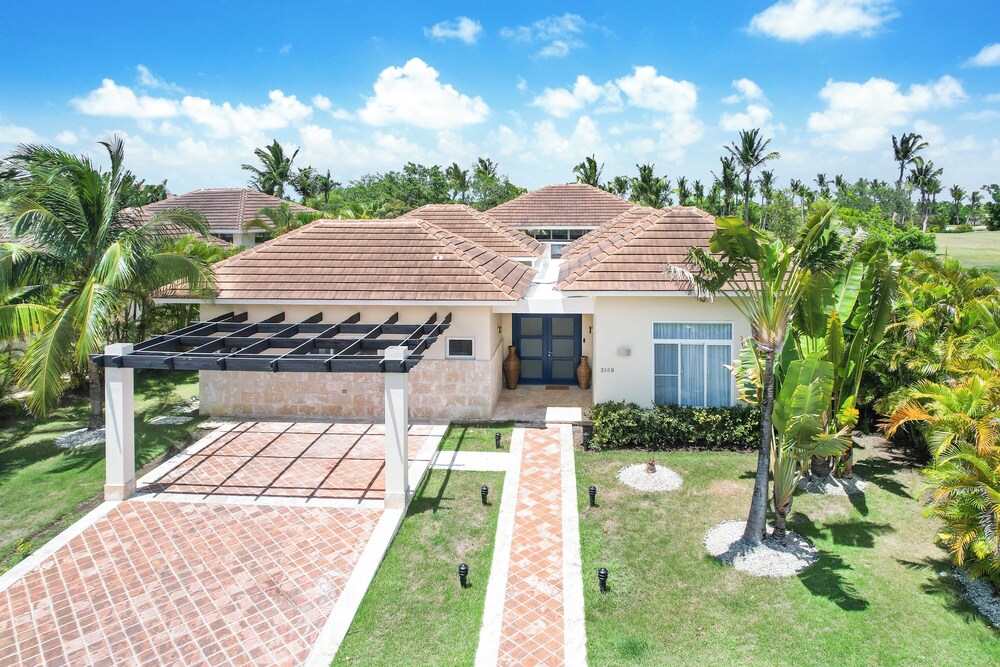 Golf Villa in Bavaro - Pool, Jacuzzi, Staff