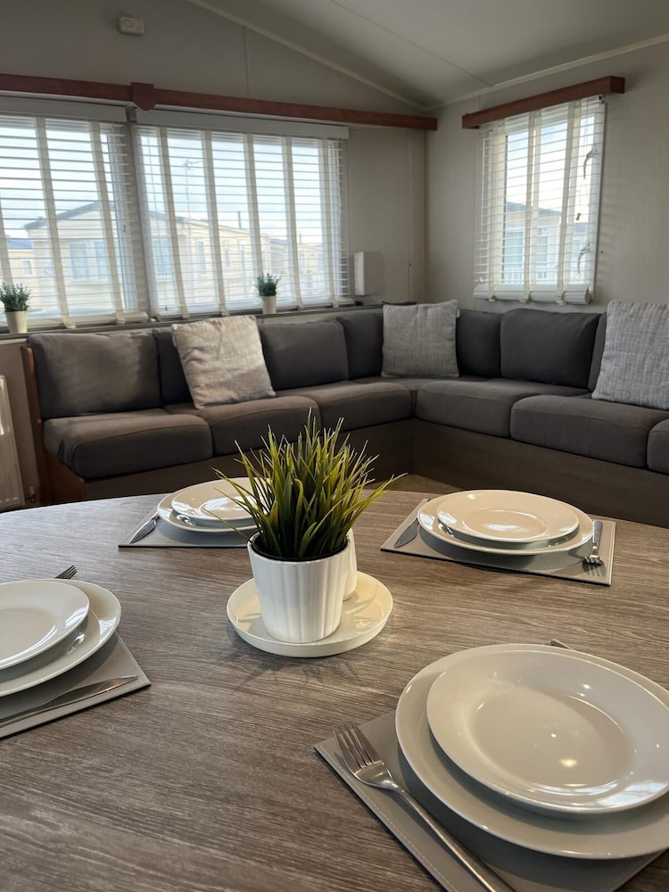 3 bed Stunning Caravan Situated nr Whitstable