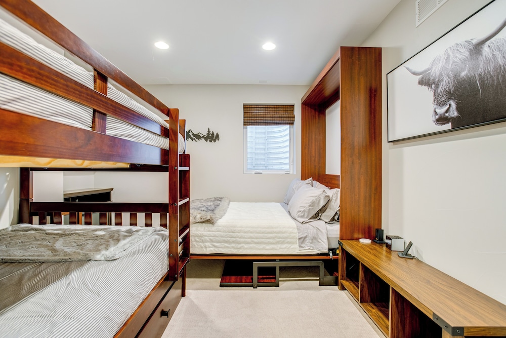 1 Mi to Dtwn Denver: Sleek Duplex w/ Rooftop Deck!