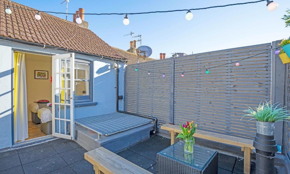 Sunny Cottage - Central Brighton Lanes - Sleeps 6 to 8 Guests view 5