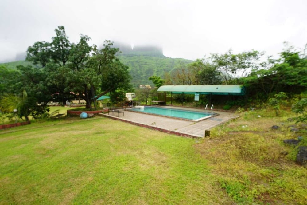 Twin Mountain Resort
