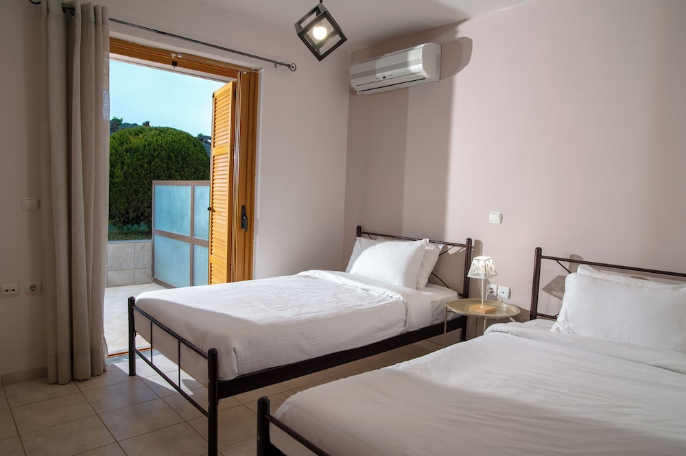 Stork Holiday Apartments - Garden & Sea View