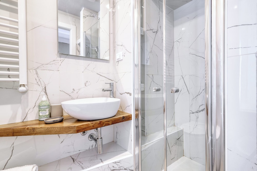 JOIVY Modern City Centre Flat