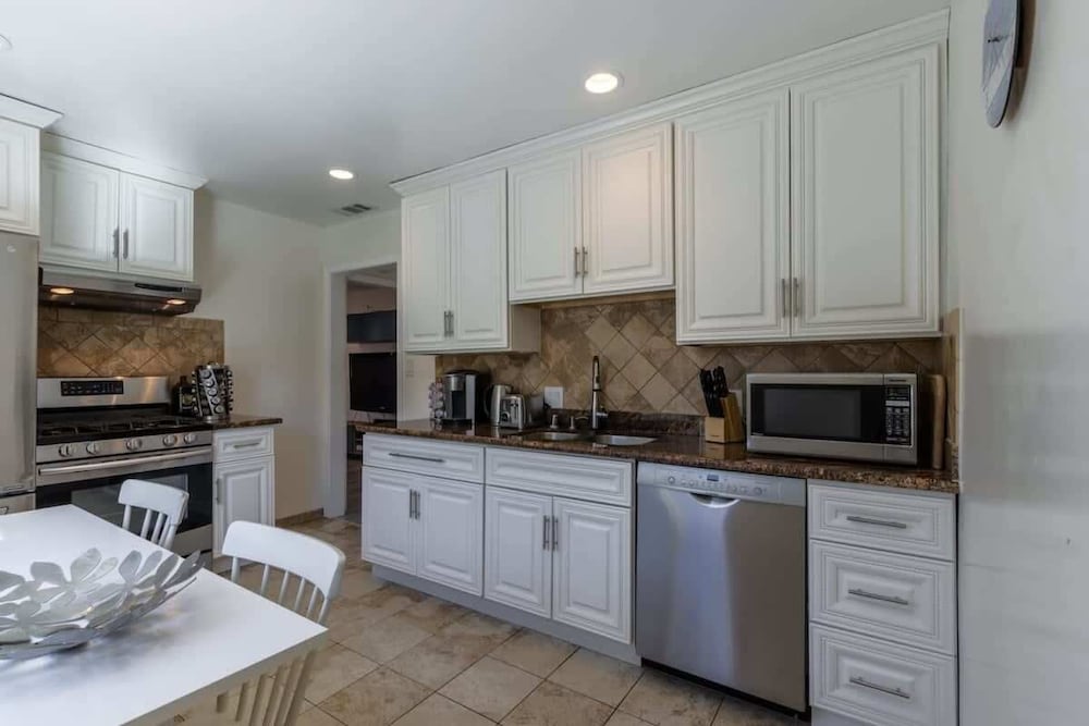 @ Marbella Lane - Convenient Home in Sunnyvale