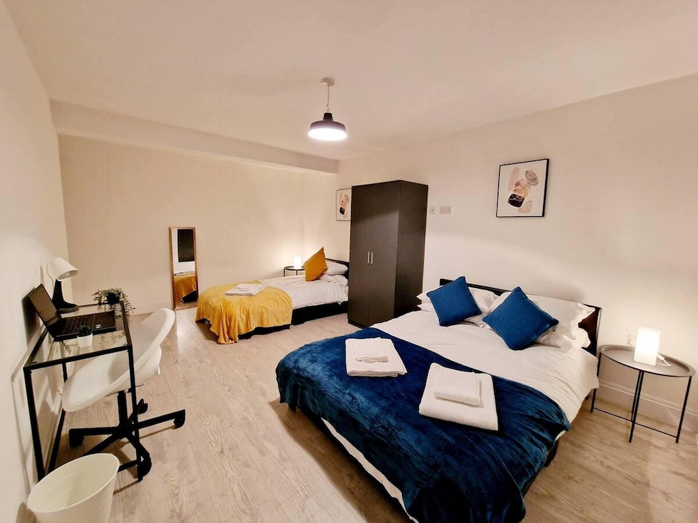 Modern Apartment in Uxbridge view 4